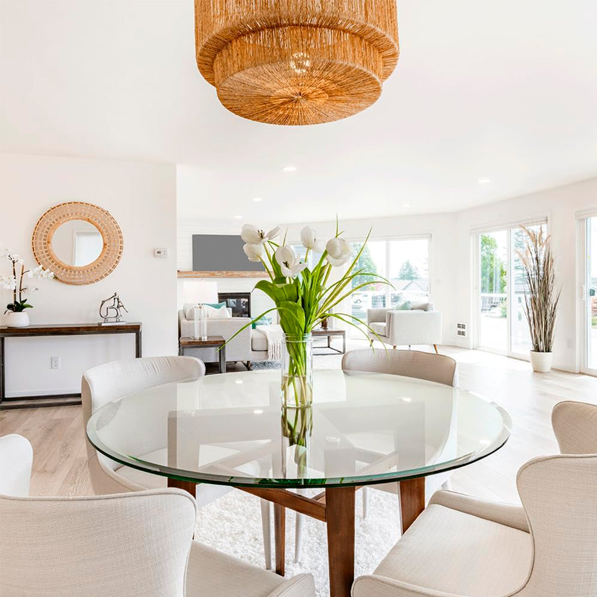 Cubierta Circular Vidrio Claro Templado 100cm Diámetro en mesa de comedor moderna con decoración elegante de DecóStore.