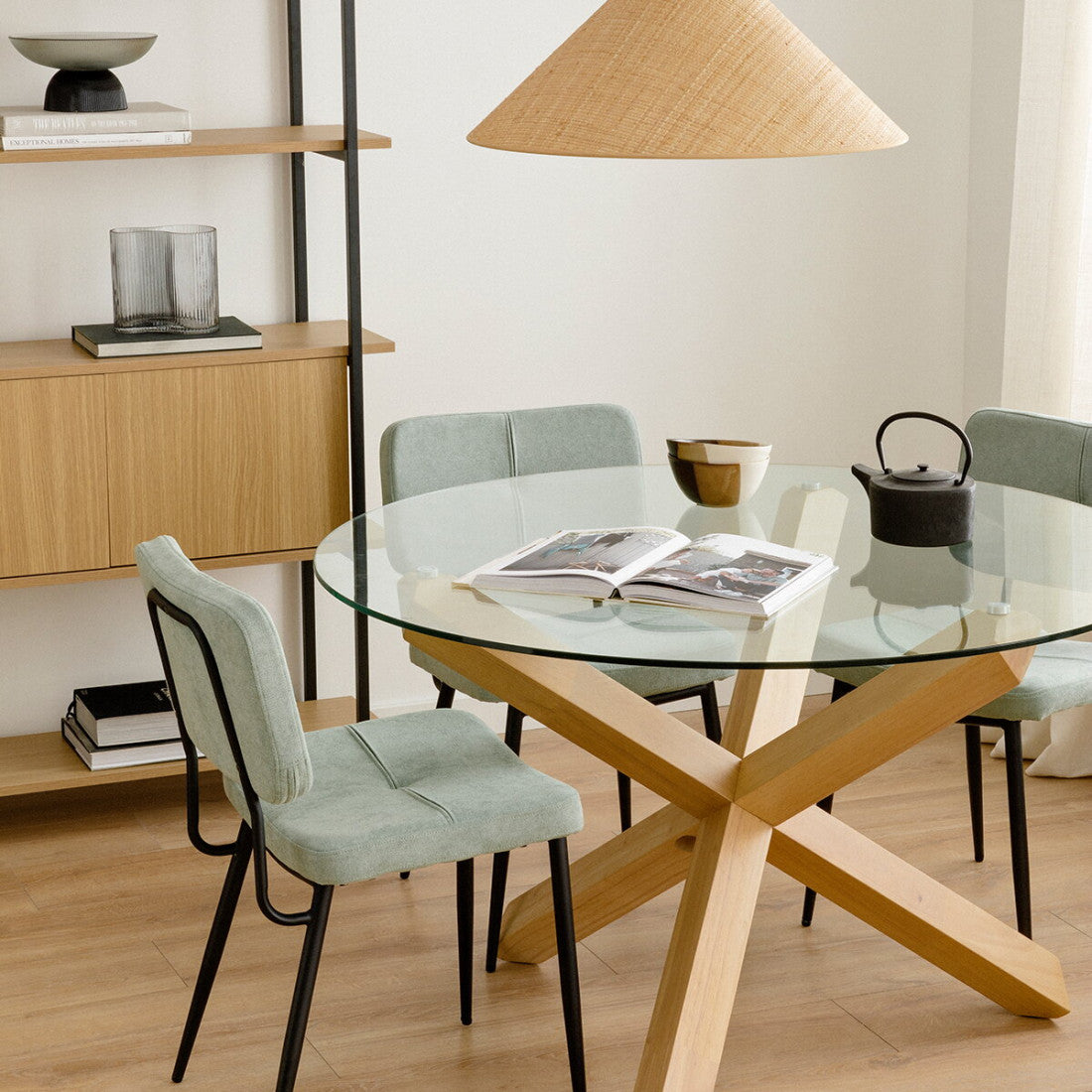 Cubierta Circular Vidrio Claro Templado 100cm Diámetro sobre mesa de madera en comedor moderno Array